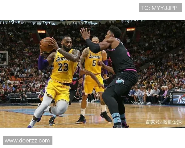 戴维斯在对阵开拓者时展现中投绝技引发球迷热议 戴维斯在对阵开拓者时展现中投绝技引发球迷热议